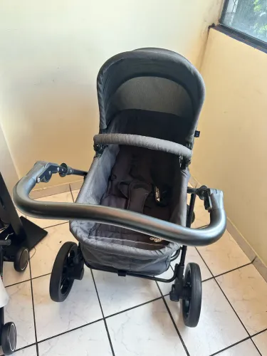 Carrinho de Bebê Moisés + Bebê conforto