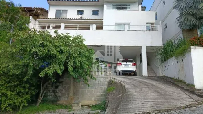 Casa com 4 dormitórios à venda, 268 m² por R$ 900.000,00 - Pendotiba - São Gonçalo/RJ