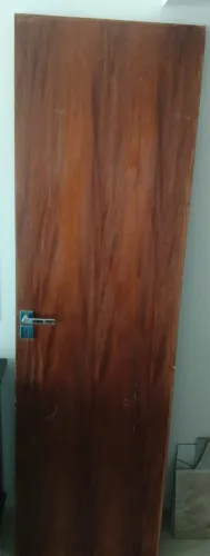 Porta de madeira 60cm com fechadura Pado