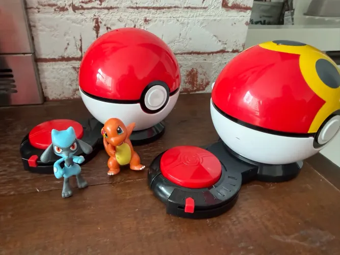 Pokémon Poké Bola Ataque Surpresa Charmander e - Riolu Sunny Brinquedos