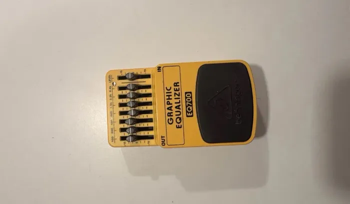 Pedal equalizador Behringer Q700