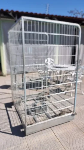 Carrinho gaiola aramada com rodas ( roll container) 1,20x1,001,80m com rodinhas usado