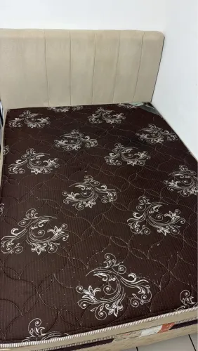 Cama de Casal com Cabeceira Estofada - Excelente Estado