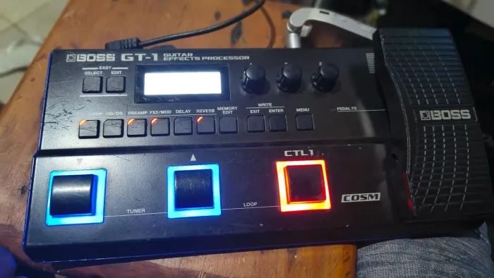 Boss GT 1 - já com preset famosos