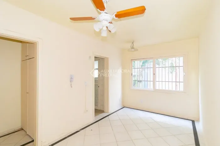Apartamento com 2 Dormitórios - Petrópolis