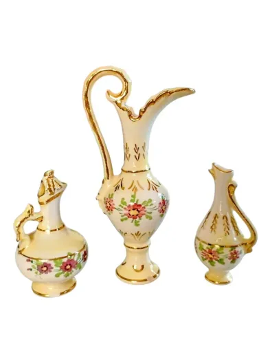 Conjunto de bibelôs de porcelana antigos