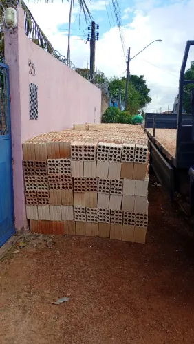 Trabalhamos com fabricação e venda de tijolo ? de 06 furos tamanho padrão fazemos 