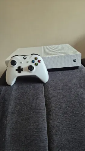 Xbox One S 1TB com Controle Original - Bem Conservado