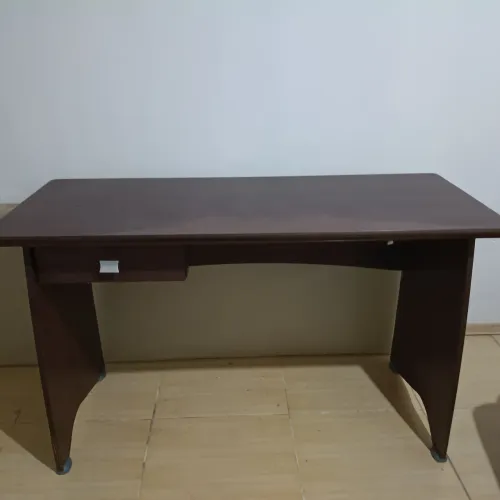 Mesa marron de escritório