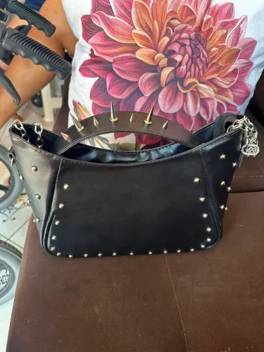 Bolsa tira-colo preto com alça avulsa