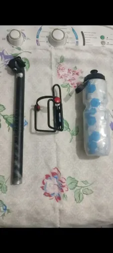 Garrafa térmica com suporte de alumínio e Canote 21.7 de alumínio note 