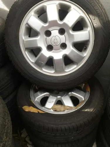 Roda aro 14 GM Corsa Maxxis Prata 4X100 jogo Pneu 185 60 14 usado