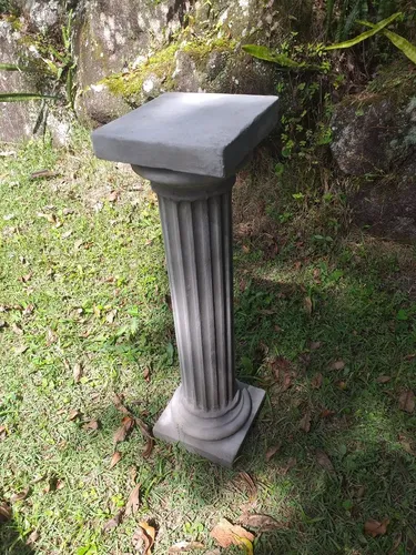 Coluna romana em cimento para decoração 