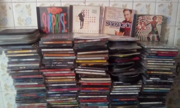 CDs e DVDs antigos - vários estilos