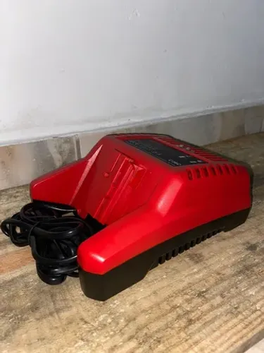 Carregador milwaukee m28 