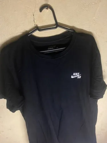 Camisa preta da Nike SB Sportswear