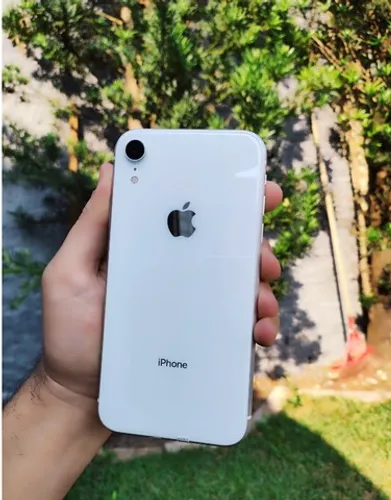 iPhone XR 64 GB + Garantia
