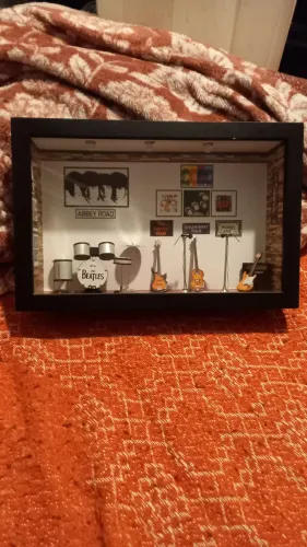 The Beatles..mini palco importado...