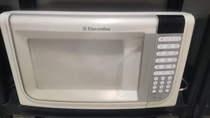 Micro-ondas Electrolux 31 litros  - Em perfeito estado!
