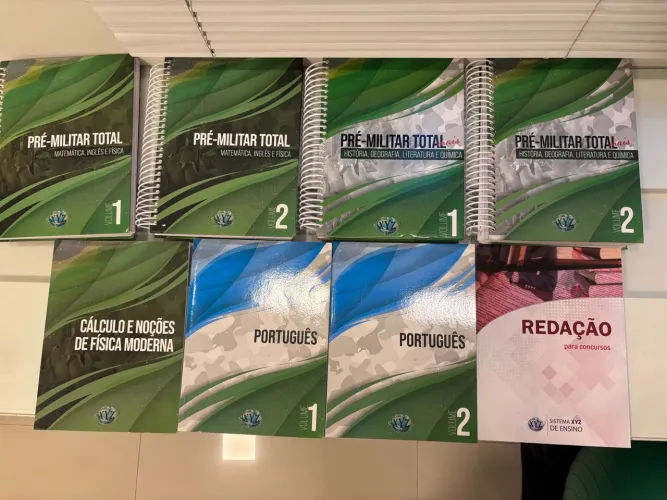 Livros pré-militares nunca usados.