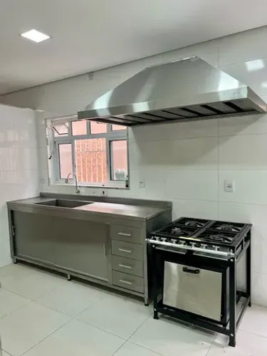 Coifa, gabinete, fogão em aço inox sob medida e sob encomenda