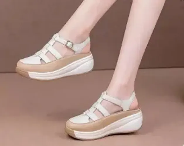 Sandália Feminina Retrô Plataforma - 4cm