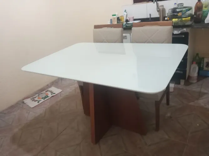 Mesa redonda 4 de madeira