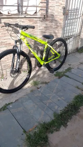 Bike aro 29, só com 4 meses de uso, com documento 