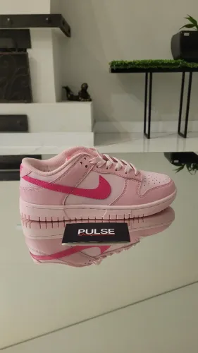 Nike Dunk Low Triple Pink - tamanho 36, original