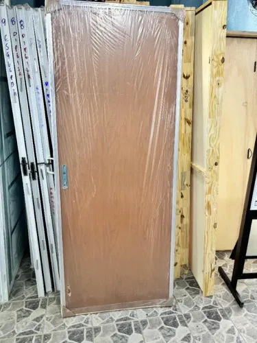 PORTA QUARTO EM MOGNO - COM MARCO EM ALUMUNIO BRILHANTE