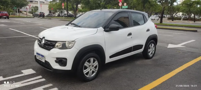 Kwid 2019 c/multimídia e sensor de ré. Vendo e financio . Carro pronto para uso