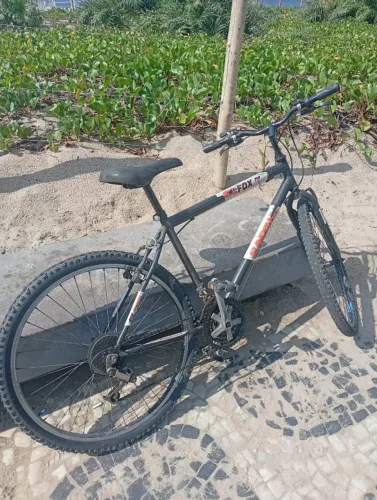 Vendo bicicleta aro 26 em excelente estado tudo funcionando só pegar e usar