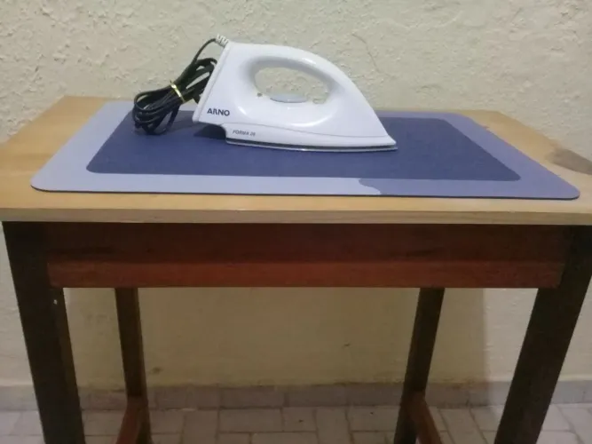 Arno - Ferro a seco antiaderente 1000W, FORMA 20, 230V Arno