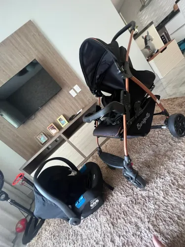 CARRINHO E BEBÊ CONFORTO