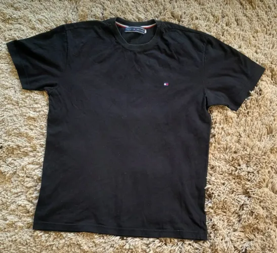 Camiseta Tommy Hilfiger Preta - Original