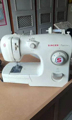 Máquina de costura !!! troco por fogão a lenha.