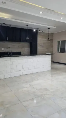 Duas excelentes casas de vila tipo condomínio, com entradas totalmente independentes!