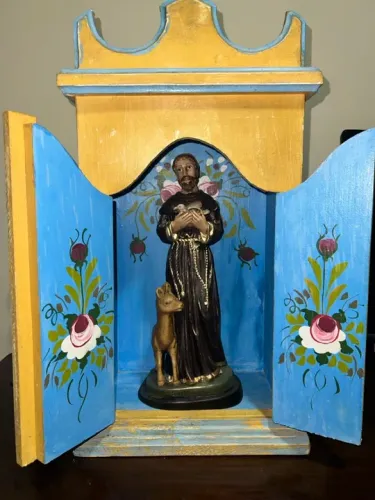 Lindo oratório barroco em madeira