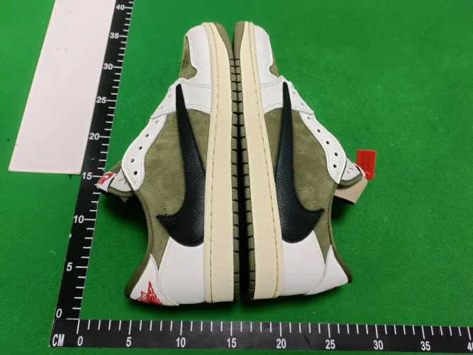 Jordan Low x travis scott Médium Olive