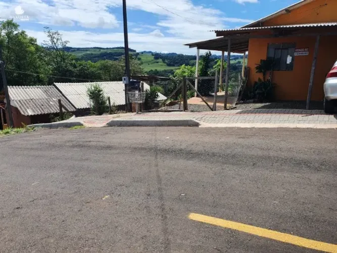 Terreno de 450 m² com Casa de 68m²