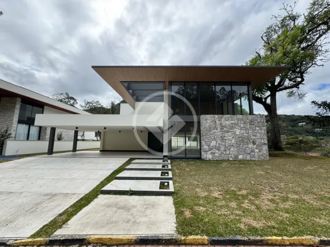 Casa de alto Padrão com 4 suítes no Vale dos Eucaliptos, Quebra Frascos - Teresópolis/RJ c