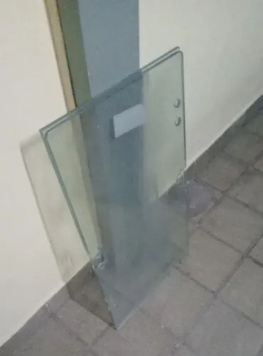 2 peças de vidros temperados: