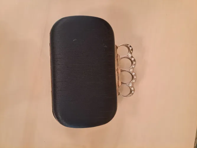 Clutch Feminina com Detalhe de Punho