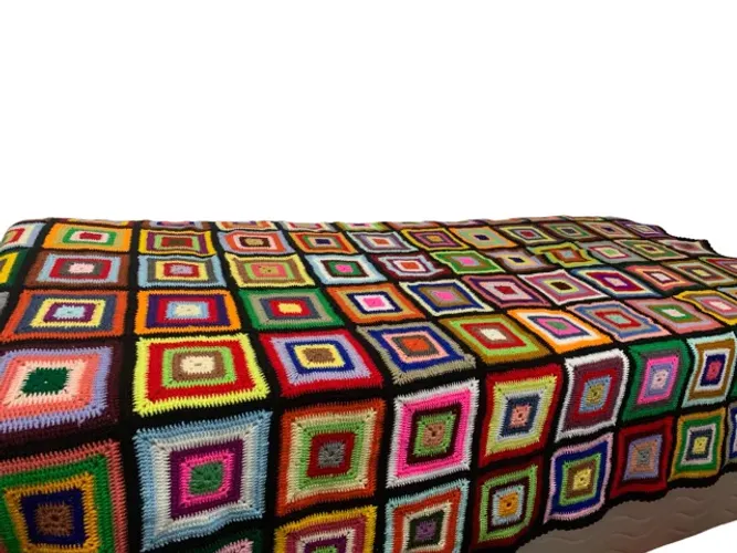 Colcha De Solteiro Feita À Mão! Em Lã Com Muito Carinho