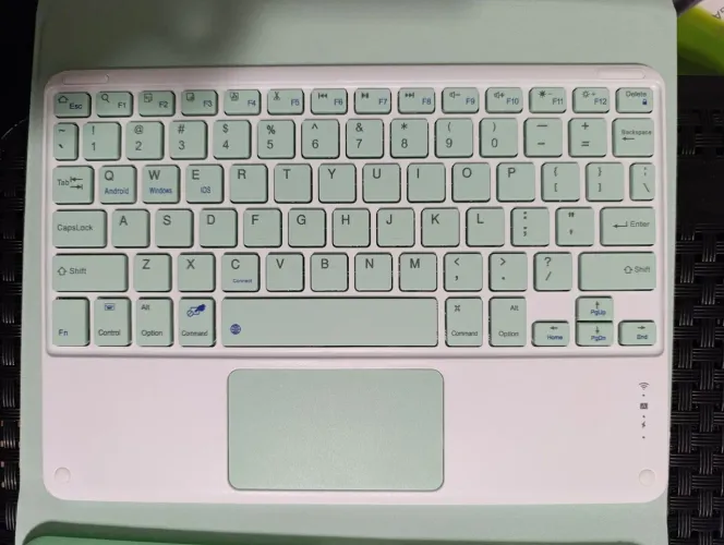 QUEIMÃO Case com teclado  para Tablet ip11 NOVO 