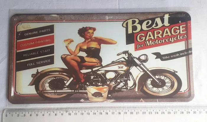 Placa Decorativa DM Metal Importada - Woman in BEST GARAGE for Motorcycles - NOVA.
