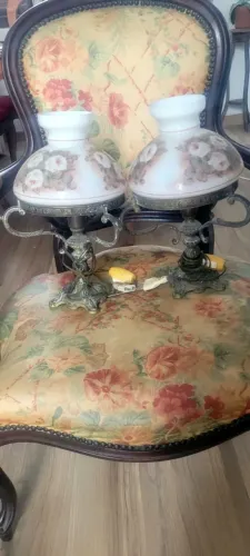 Abajures Vintage Bronze com Cúpulas Florais de Louça Trabalhada