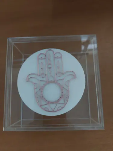 Caixa de acrilico com Mão de Fátima Decorativa em Acrílico
