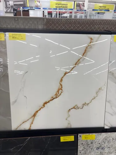 Porcelanato Branco Marmorizado com Veios Dourados