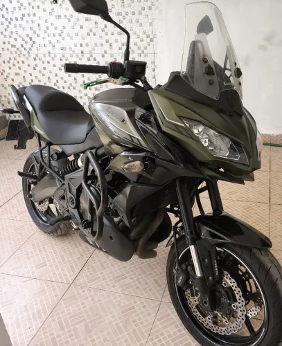 Kawasaki Versys 650cc sem pendências.